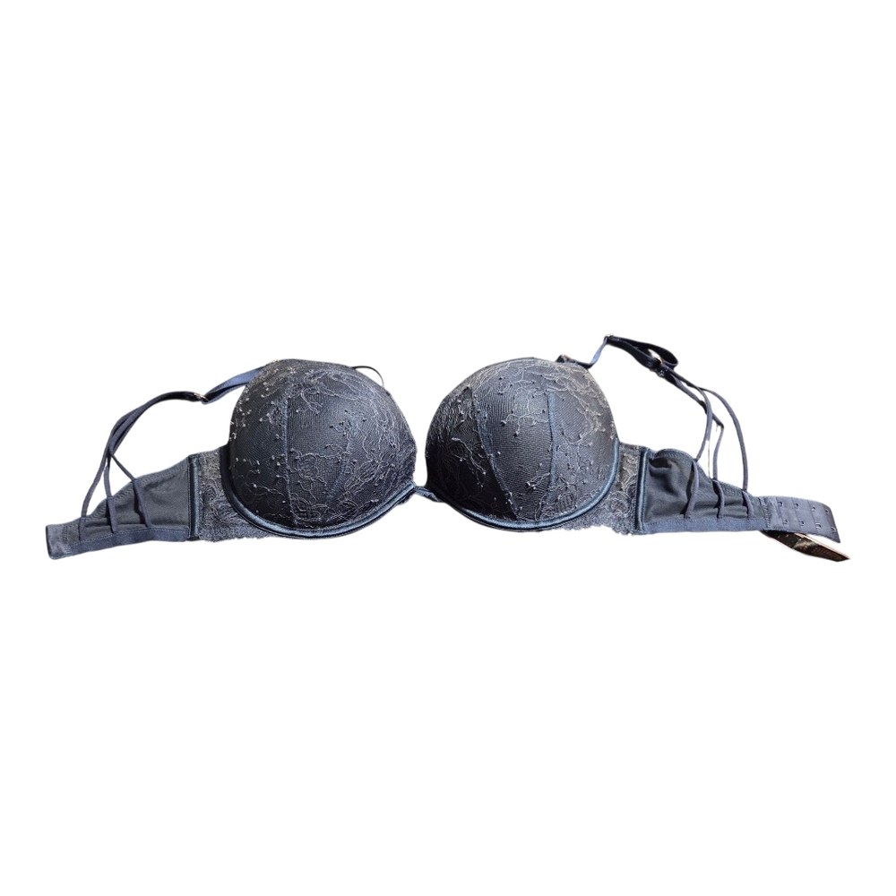 VS 32 DDD Elegant Navy Lace Bra in Like New Condition